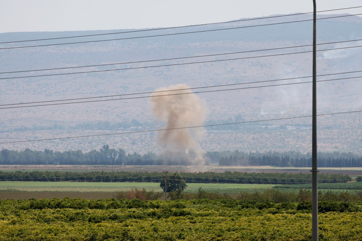 تصعيد عنيف جنوبا: حزب الله يهاجم الجليل والجولان بأكثر من 200 صاروخ وسرب من المسيرات الانقضاضية